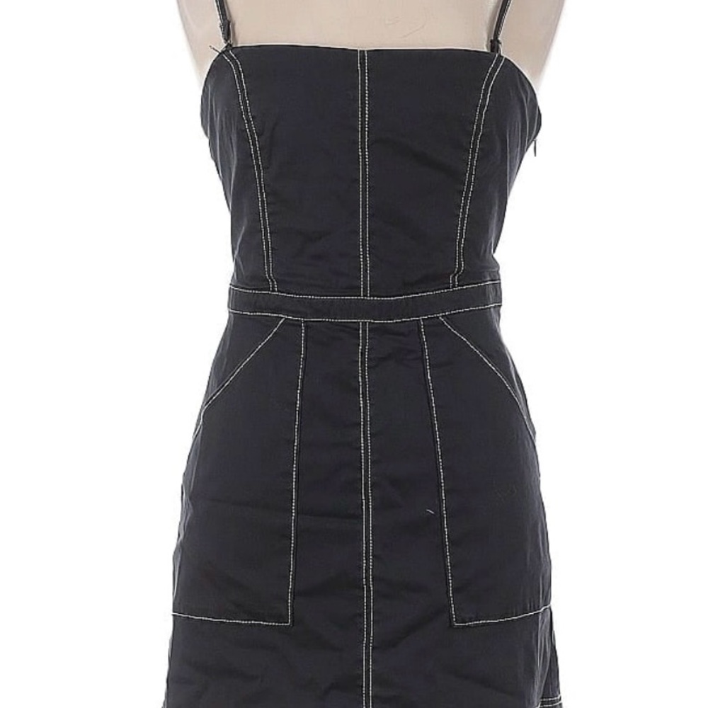 Elegant Black Strappy Dress - Picture 3 of 9